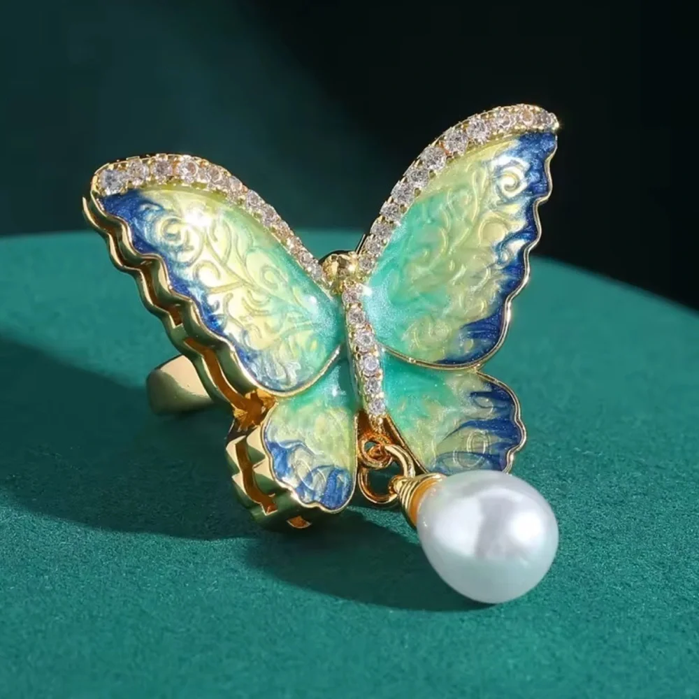 Royal Butterfly Gold Pearl Ring